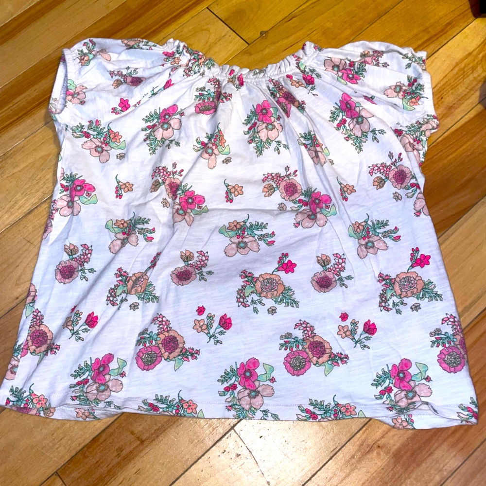 White T-shirt, with flowers